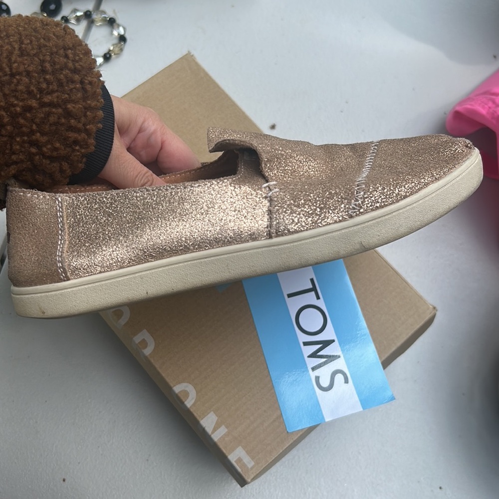 TOMS - Picture 7 of 9